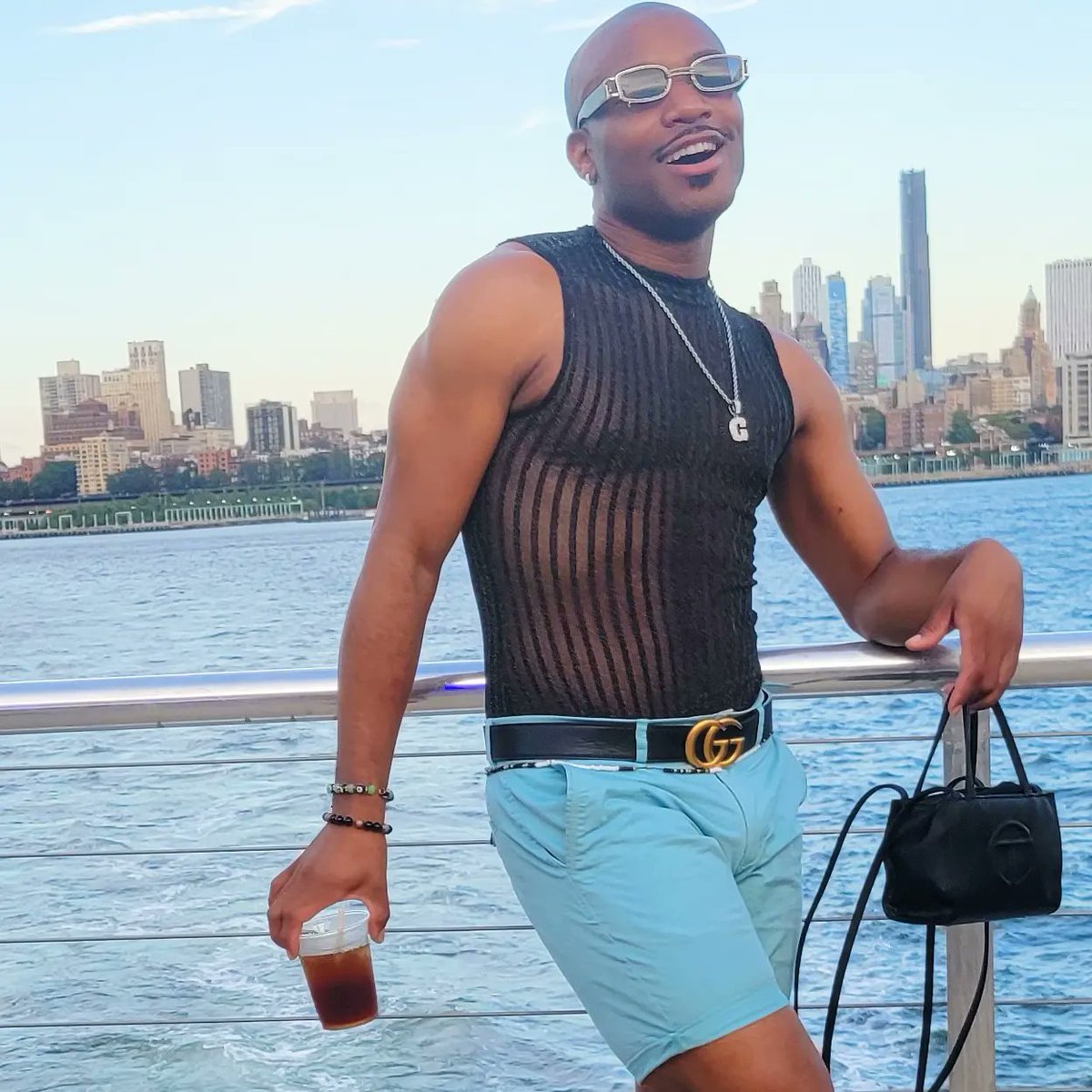 GlamGeo's tweet photo. New York is beautiful this time of year!! π½π½π½
#geoglam #OOTD #telfar #boatday #stangerthingsexperience #NewYorkCity #explore #TCNYC5 https://t.co/tC6LtcsoPZ