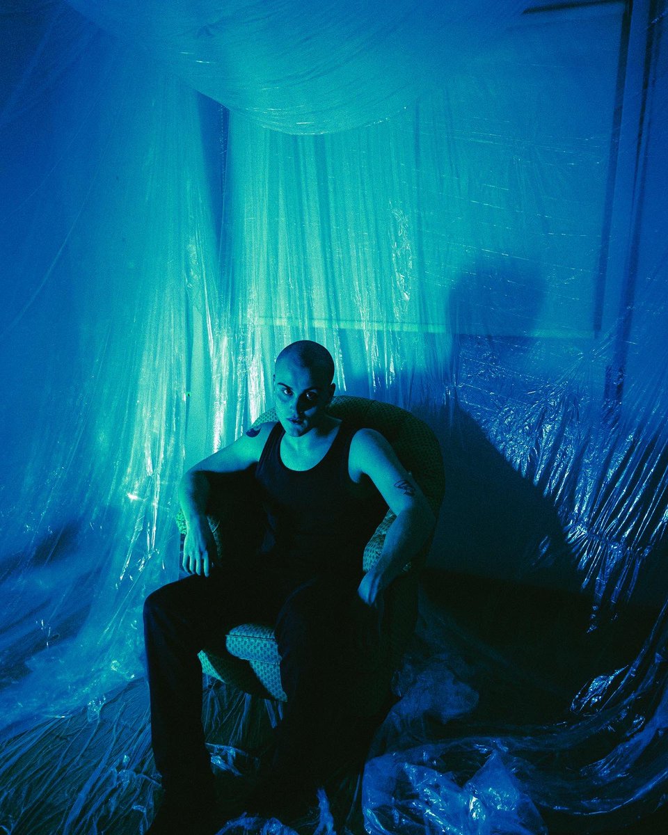 “Antigo” abre a porta da EP “Tens Que Me Sentir Primeiro” 
A partir de hoje podem começar a contagem 🕰 primeira faixa estará disponível em breve.