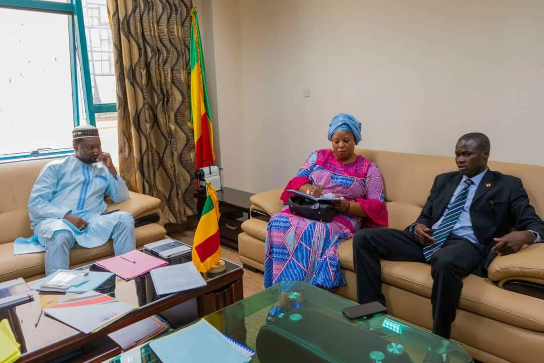 Diouara25's tweet photo. #Paix et réconciliation #
Jeudi, 01/09 2022, le  Chef de Cabinet du Ministre du #MRPCN M.Diouara a reçu en audience, au nom du Ministre #WAGUE, l'Association des " Amis de la Nature"pour le " le Bosquet de la Paix"
#com#
# Pour la Paix aucun sacrifice n’est de trop # https://t.co/p5Jk90RNpO