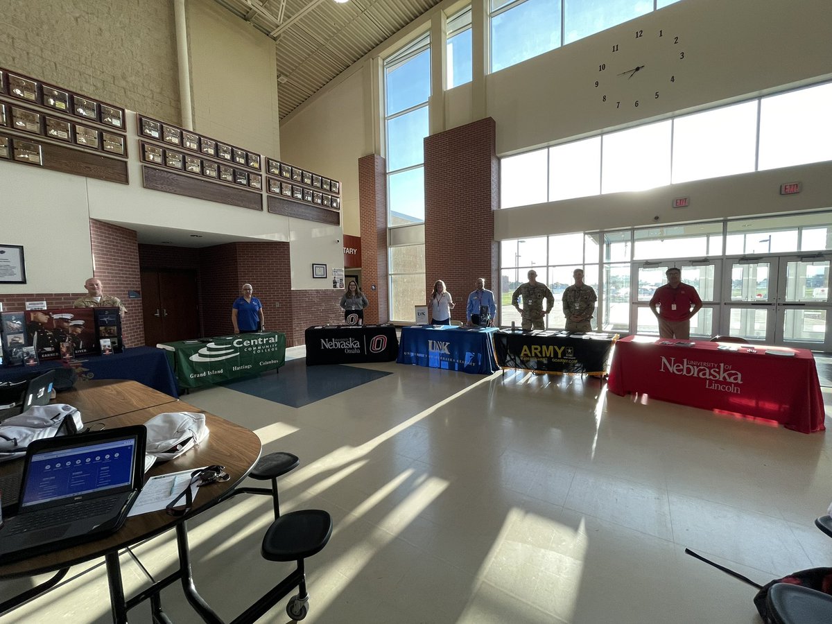 keri_waddle's tweet photo. A special thank you to CCC, UNK, UNO, UNL, Army, National Guard and the Marines for coming to support our seniors as they apply to college!! They were amazing!! #apply2college #ghsbuffs https://t.co/OHIMx5jIxb