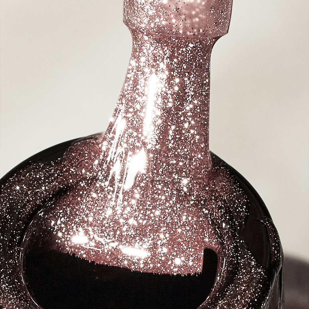 OPI_PRODUCTS's tweet photo. Be a master of nail-lusions 🪄with #OPIVelvetVision ✨, our magnetic #GelColor that creates a mesmerizing velvet effect. Swipe to see all the shades. https://t.co/nBUycGRA4k