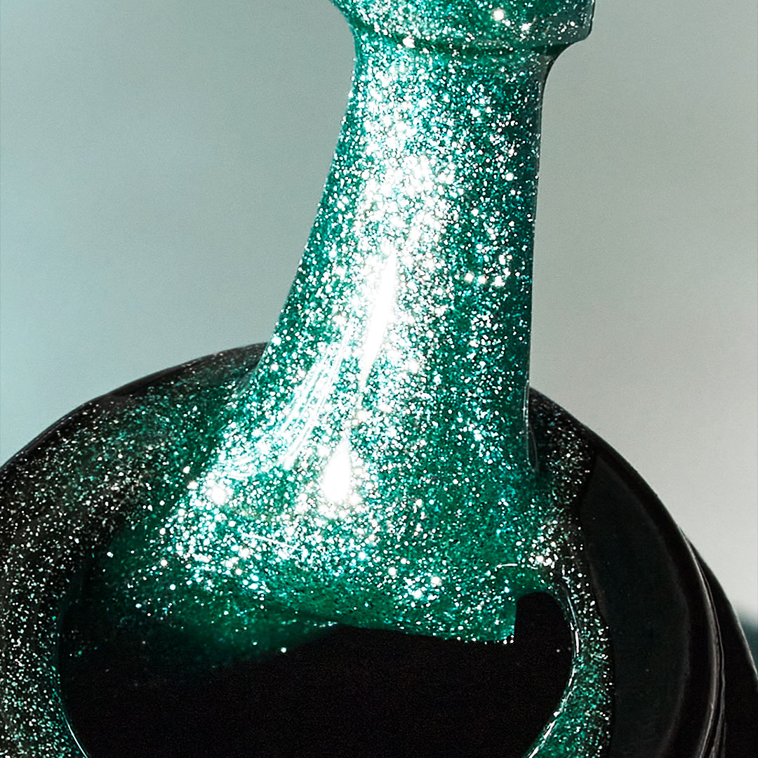OPI_PRODUCTS's tweet photo. Be a master of nail-lusions 🪄with #OPIVelvetVision ✨, our magnetic #GelColor that creates a mesmerizing velvet effect. Swipe to see all the shades. https://t.co/nBUycGRA4k