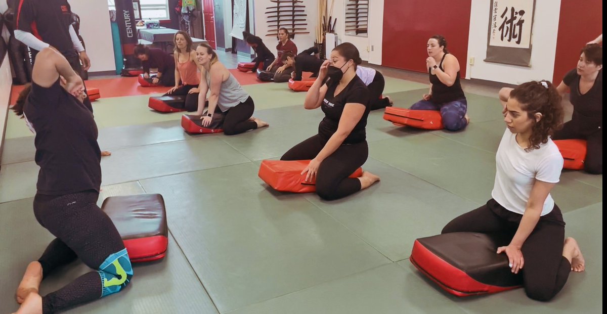 Women's Self-Defense - Crash Course  meetup.com/washington-wom… #Meetup via <a href="/Meetup/">Meetup</a>