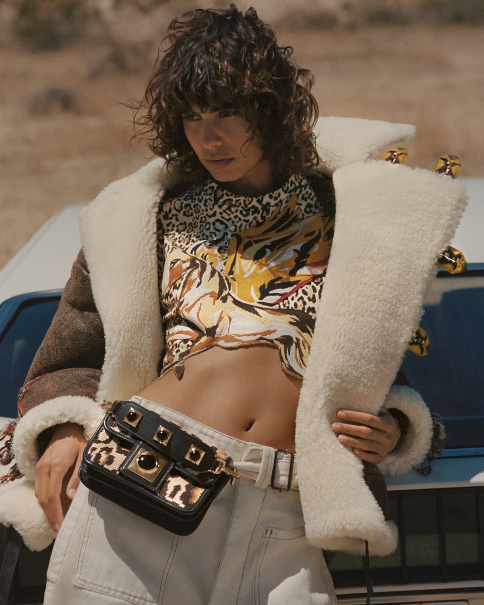 The nomadic and wandering spirit of Etro, with a new, ardent sensuality. Discover the new #EtroFW22 Adv Campaign.

Photography: Henrik Purienne