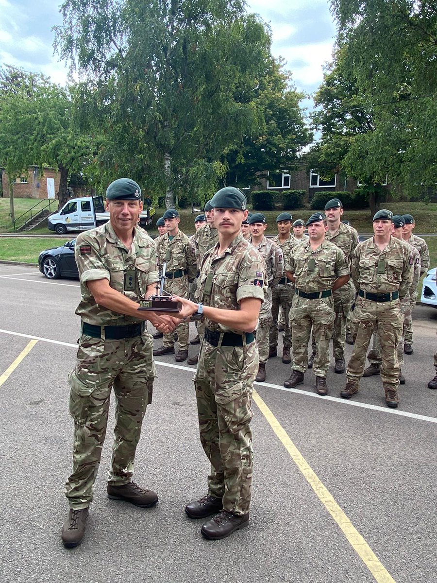 1Rifles_CO's tweet photo. Today Rfn Wall was awarded top student on the recent Mortar Cadre. As the Battalion's indirect-fire weapon capability, having a well-trained and fully staffed Pl is imperative. They will prove their worth no-end in Kenya. Well done Rfn Wall! #WeReleasePotential https://t.co/KBFag4US4h