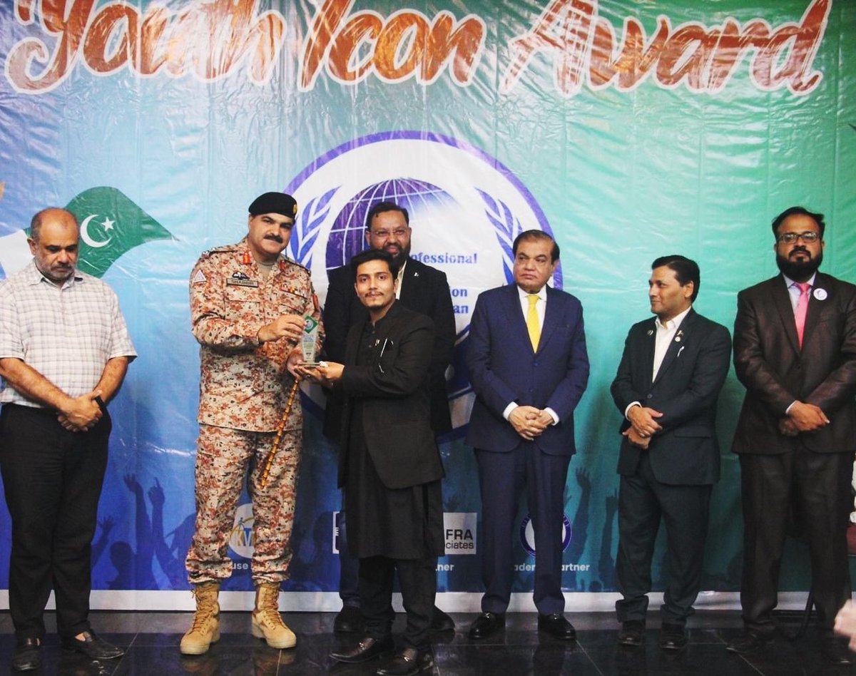 Muhammad_Wali_1's tweet photo. I was Received Youth Activist Award 2022
from Sector Commander Bhittai Rangers Sindh Brig Shabbir Khan,Chairman National Business Group Mian Zahid Hussain ,Manager Top city Mr. Abbas Haider ,President PYFP Umer Khan&Mis Afshan Jaleel
#YouthActivistAward2022
#PYFP #MWK https://t.co/xy2Dwo6GqE