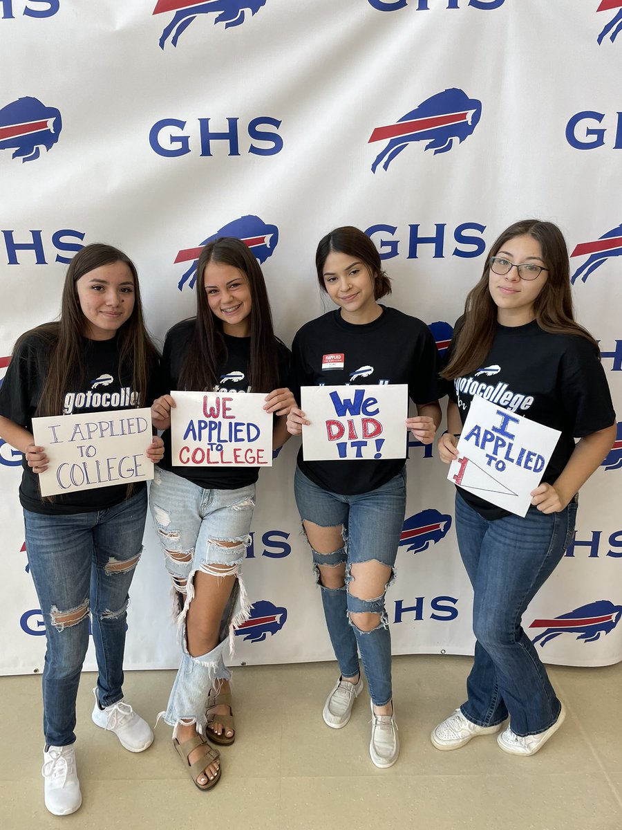 keri_waddle's tweet photo. Gibbon’s Class of 2023 applied to college today!!!! #apply2college #ghsbuffs https://t.co/nUhrKBefK7