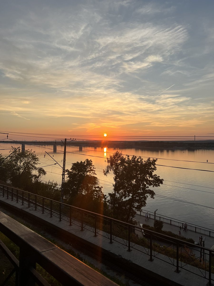 ne_potracheno's tweet photo. Любые 4 фото, сделанные этим летом 🌻 
Солнышки, передаю всем, 1 сентября все ещё можно думать о лете https://t.co/Uwakvtx1du