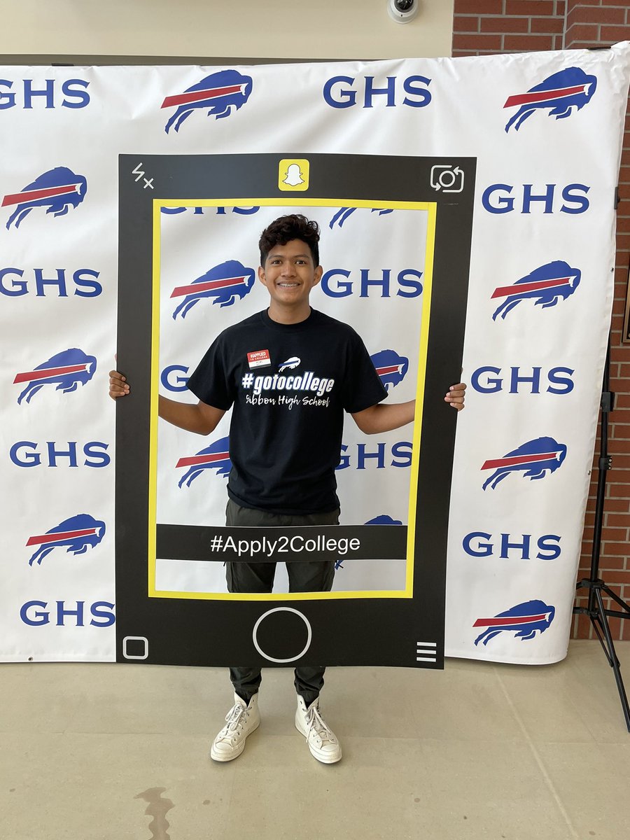 keri_waddle's tweet photo. Gibbon’s Class of 2023 applied to college today!!!! #apply2college #ghsbuffs https://t.co/xyYGoZjQ2C