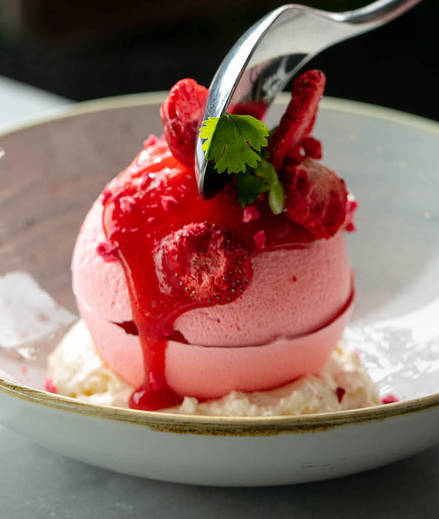 Look at that strawberry ooze 🍓
Have you tried our gorgeously seasonal Meringue Sphere with English Strawberries, White Balsamic, Vanilla Crème Fraîche, Lemon Verbena ♥️