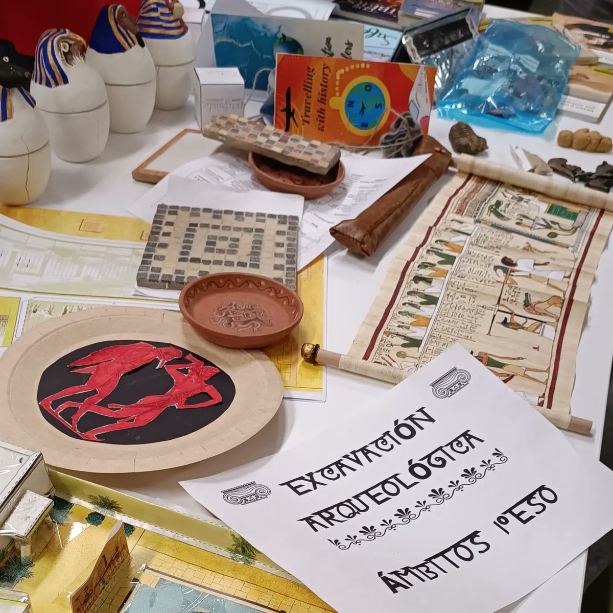 🧮 El professorat de tots els centres educatius ha tornat a les aules per a rematar l'inici de curs. Hem estat a l'IES Orriols per a escoltar, compatir i, sempre, intentar millorar.

Gràcies per la vostra feina i bon retorn de nou a les aules! 😊