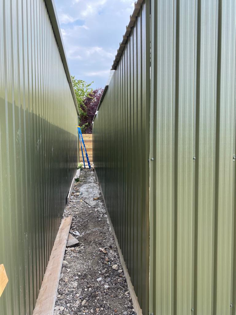 FirstFixGroup's tweet photo. #rainham #essex
6x15-2.5 m #eaves
Day 2 & now #sheeted and due for #completion . https://t.co/Td6QYsjHcS