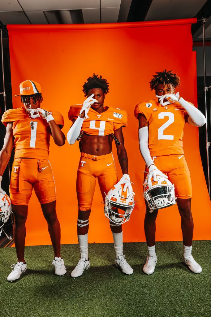 ShamarArnoux's tweet photo. God Did His Thang When He Made Me 🙌🏾 ❗️Please Don’t Hate Me Just 2 Hate Me, B4 They Over Rate Me, They Gone Under Estimate Me📧 🗣What Up Twin🤞🏾#3dahardway @bigsgbron @DylanlLewis @CoachKelseyPope @maxwellthurmond @DemetricDWarren https://t.co/xYJl8PalNf