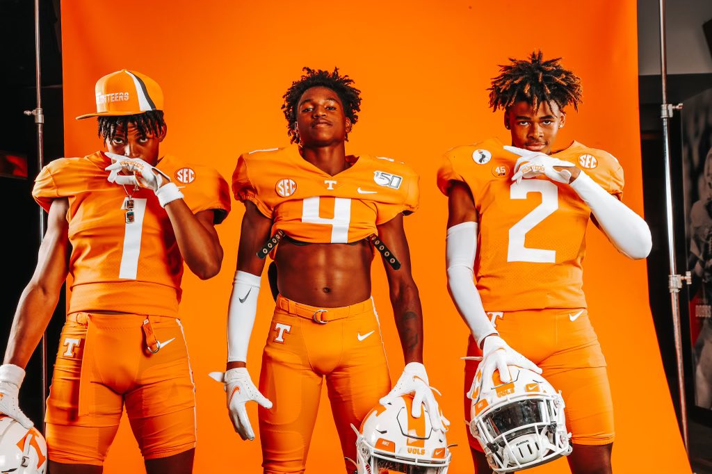 ShamarArnoux's tweet photo. God Did His Thang When He Made Me 🙌🏾 ❗️Please Don’t Hate Me Just 2 Hate Me, B4 They Over Rate Me, They Gone Under Estimate Me📧 🗣What Up Twin🤞🏾#3dahardway @bigsgbron @DylanlLewis @CoachKelseyPope @maxwellthurmond @DemetricDWarren https://t.co/xYJl8PalNf
