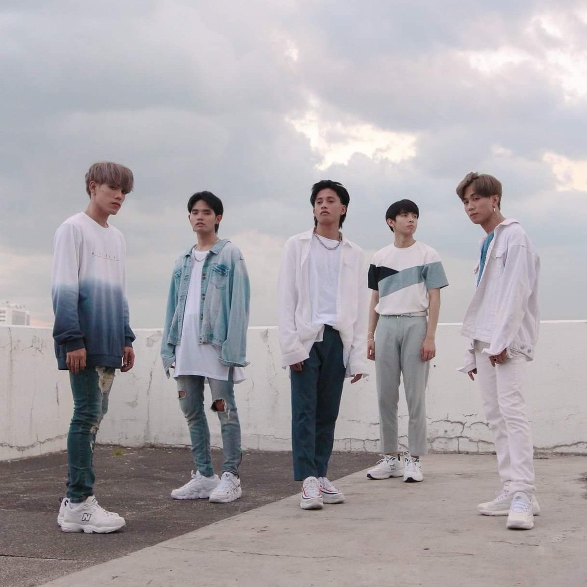 SarahnghaeSB19's tweet photo. 'Kahit pa imposible' to 'Wala nang imposible'. 3 years since Go Up dance practice went viral, you've come a long way SB19. Malayo na tayo, pero malayo pa tayo. The world will hear your music soon 💙

SB19 WYAT RELEASE TODAY
@SB19Official #SB19 https://t.co/PsBJ8ZV2xD