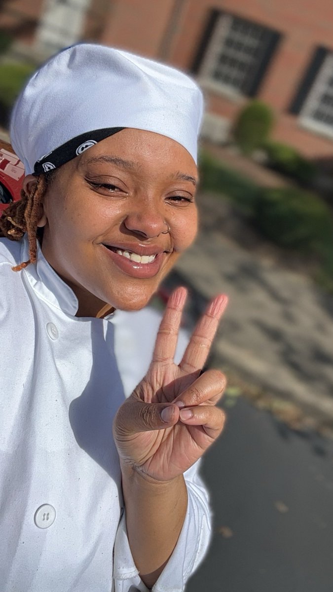y’all don’t even know how hard i fought to get in and stay in school… last day of classes has been so bittersweet but i fucking did it!!! Deborah Elizabeth, this is for you my angel🫶🏽🥺 THE BIGGEST CHEF SIGNING OUT!!!🥳👩🏽‍🍳