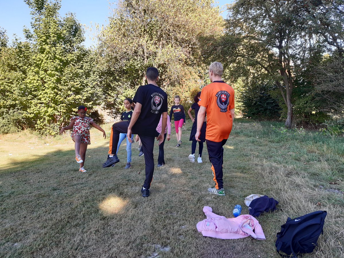 TalentenAcademie sport en bewegen! Vandaag een mooie boksles van Kamal en Guus van <a href="/BSKaiSei/">Budoschool Kai Sei</a> #talenten en #beroepen, #sportleraar.<a href="/WA_Buytenwegh/">Wijkagenten Buytenwegh</a> <a href="/wijkregisseurBL/">Sabrina Verbarendse</a>