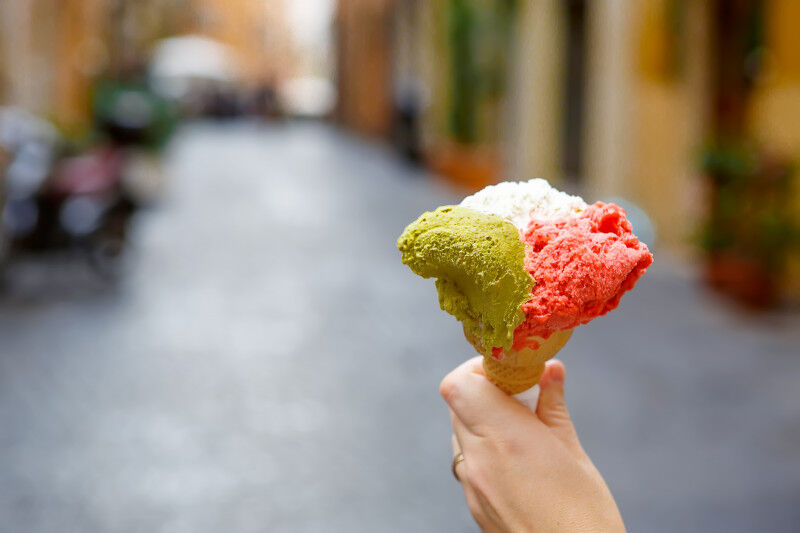 ItalianQuality's tweet photo. 📌 #madeinitaly L’Italia è terza in #Ue per l’#export di gelato con 33 milioni di kg esportati! 🍦🇮🇹🥉
Nel 2021 l'Unione europea ha esportato 254 milioni di kg di #gelato in Paesi extra Ue, per un valore di 850 milioni di euro (+9%). 💰📈
Vai alla news 👉🏼 https://t.co/3uV4hvegiZ https://t.co/IA7l8TKgYe
