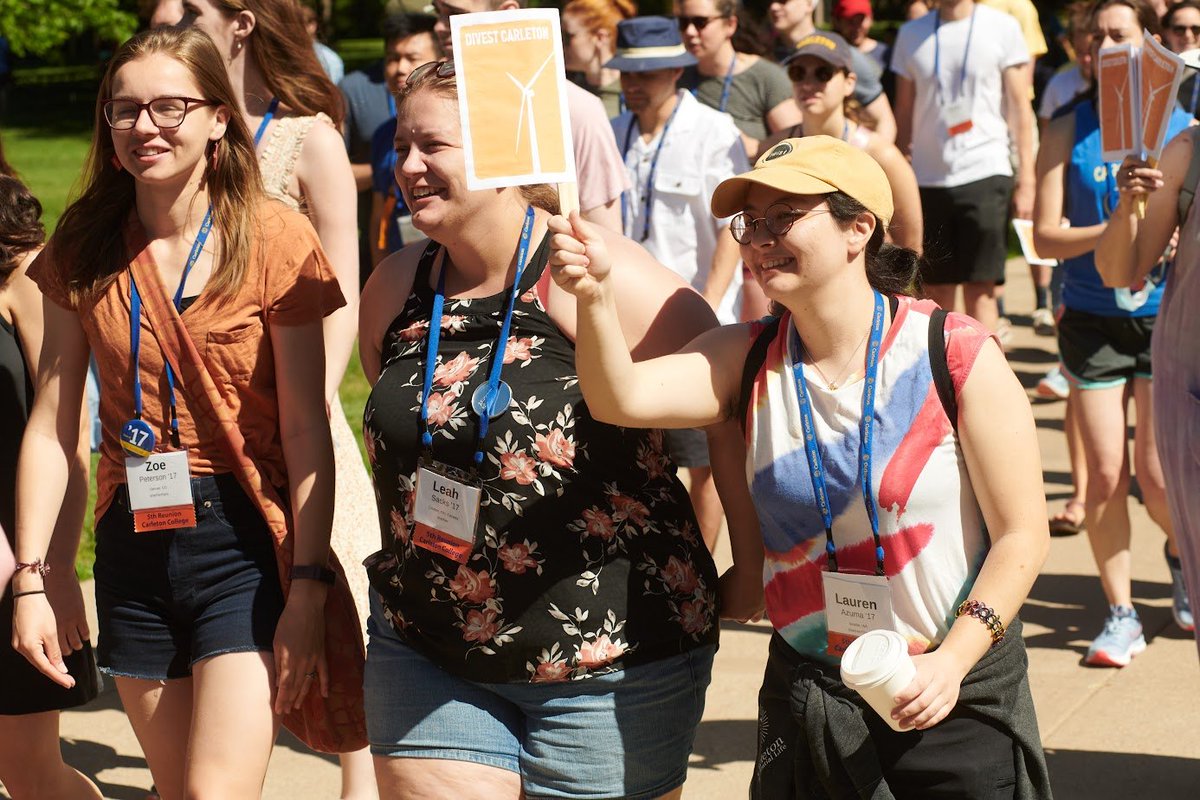 DivestCarleton's tweet photo. THANKS to alumni who gathered signatures, spread awareness & waved flags for #DivestCarleton at this summer's reunions! Support for a divestment commitment is clear and strong #WhatWouldWellstoneDo #KeepItInTheGround #FossilFree #SaveOscarThePenguin
https://t.co/c4VinN2tQ8 https://t.co/bAMqGJ1E5Y