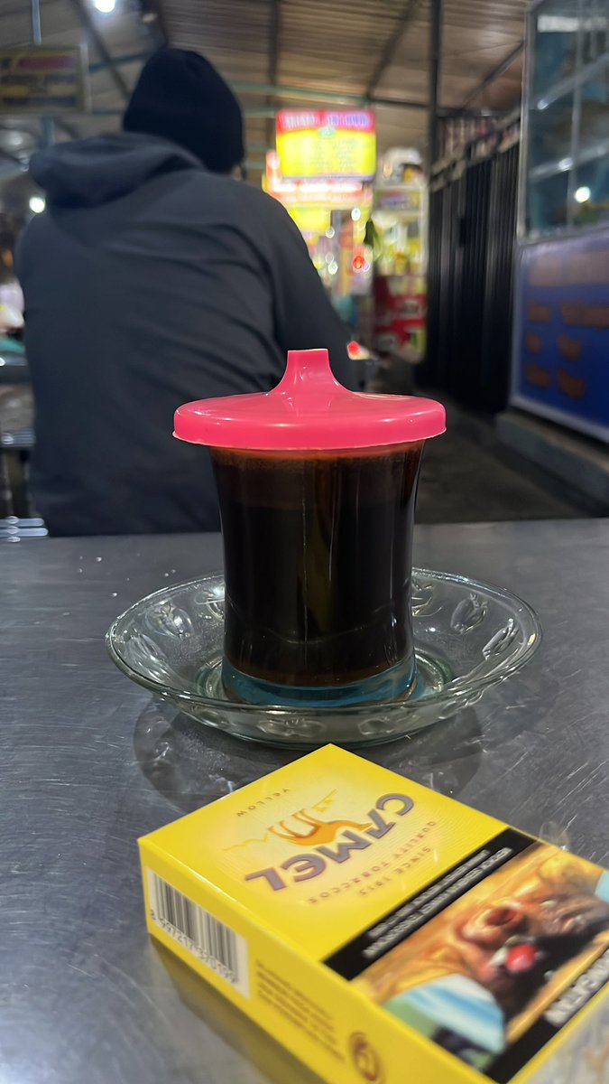 KecilJemari's tweet photo. Mesen kopi baru satu sruputan, mau cabut. Pas bayar yg jual nanya

👨🏻: kopinya kok gak habis mas? Ndak enak tah?

(Njirr) enak pak cuman emang mo cabut, jangan dibawa hati pak wkwk https://t.co/8AMG0Bk7XJ