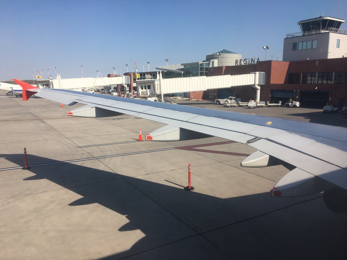 Un peu de gymnastique avant de partir. Mon vol est retardé de 4 heures. Donc impossible d’arriver à Toronto à temps pour la correspondance vers Moncton. Donc course à l’aéroport pour obtenir une place sur un autre vol qui part plus tôt. Tout est bien qui finit bien!