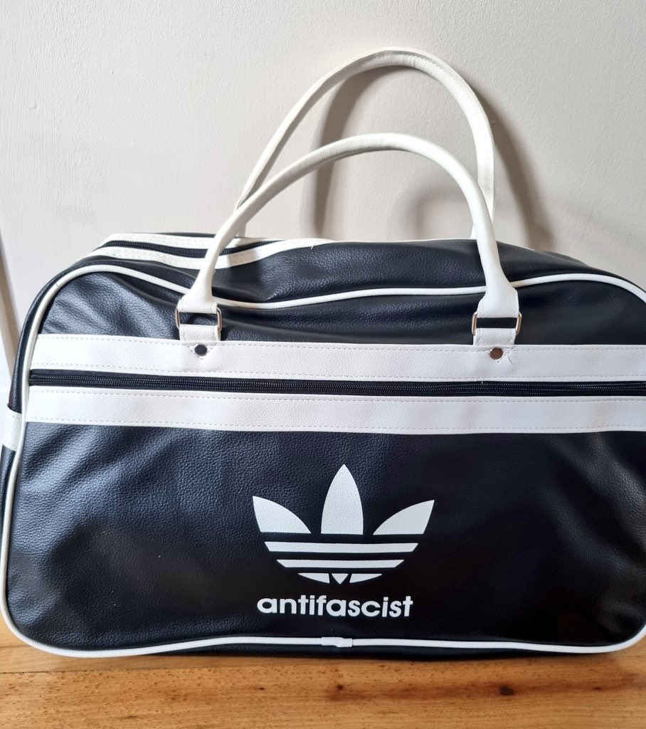 TUFAC4's tweet photo. If either #Leicester or #ManUtd score 3 this evening, one lucky person that RT's this message will win a sexy sports bag: https://t.co/37xfQytH8B https://t.co/0XH2yhX4C5