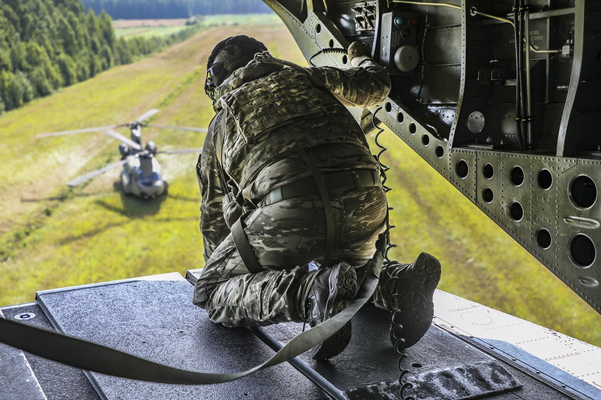 Did you know this year Joint Helicopter Command has been flying across Europe for #OpPELEDA? 👇 🚁Supporting >24 military exercises 💂>2,200 passengers moved by helicopter ⏱️960 hours flown @ComdJHC @RAF_Odiham @RAFBenson @TacticalSupWing @Joint_Heli @1_Regt_AAC @4RegimentAAC