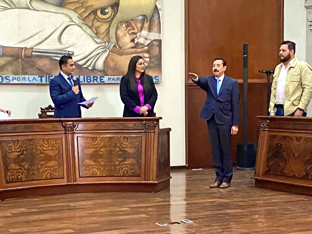 AlejandroFdelaP's tweet photo. Una a una, las propuestas del alcalde @josejoseantonio para conformar su gabinete, han sido votadas favorablemente:

@Bonifacioamigo - @SriaAyuntamien1
@OrranteNacho - @DMAF_Dgo
@OCARRAZCO - @spublicos_dgo
Marco Contreras - @DMSPDGO
@ComanParedes - @DurangoPC

Sigo en hilo: https://t.co/kwI10sIcCV