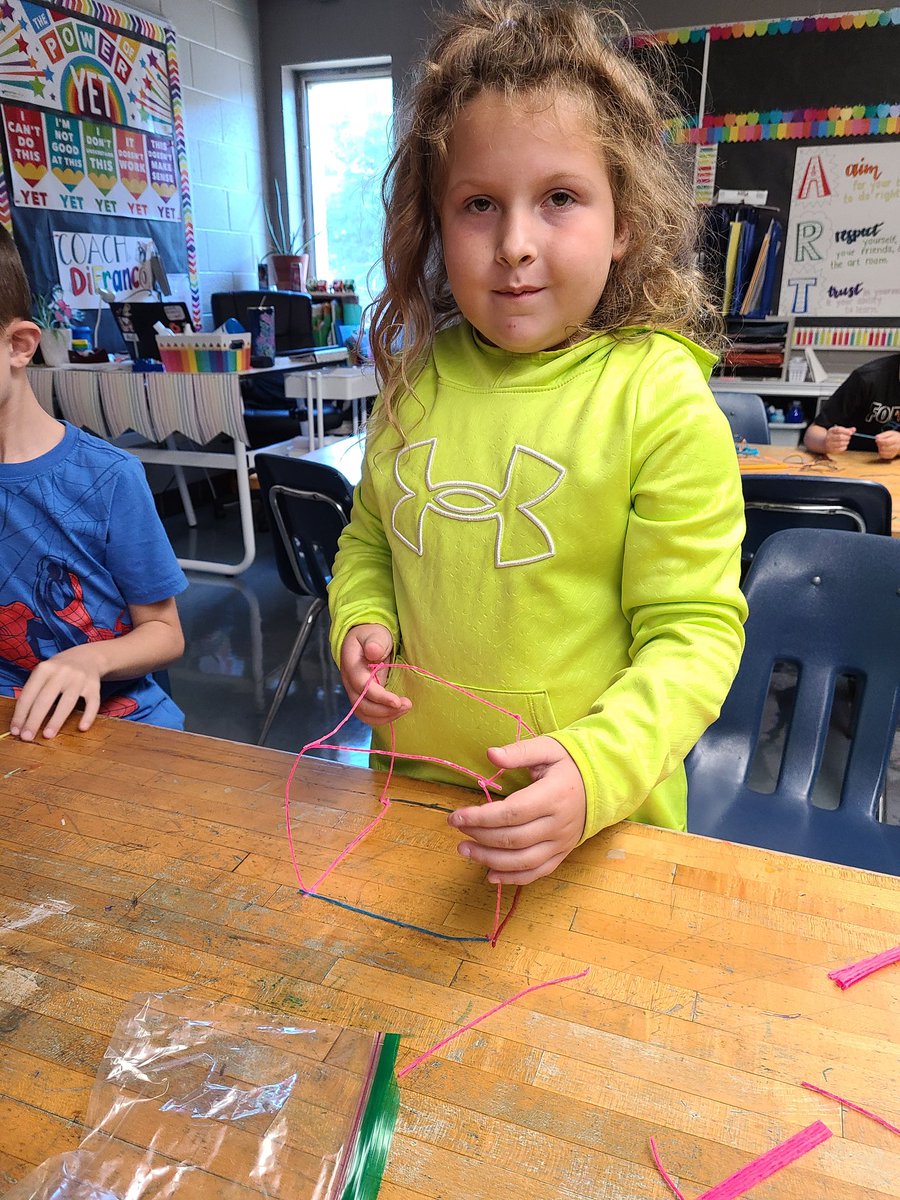 ArtRhta's tweet photo. 2nd and 3rd grade artists are creating in their exploration stations. Learners were challenged to create 3D forms with wikki stix while others are working collaboratively on our collage. https://t.co/1qCbzgwpnA