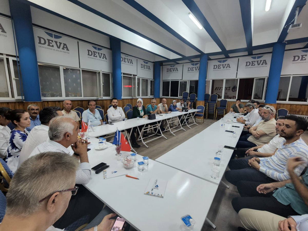 battalgazideva's tweet photo. @devapartisi sahada, sokakta, halkla iç   içe, çalışmalarına hız kesmeden devam ediyor.Malatya saha çalışmaları kapsamında bizle beraber halkın arasına karışan
GMYK üylerimiz hemşehrilerimiz
Sn. @cemavsar44 
Sn. @ibrahimgezer44 
Sn. @duyguaydindiri
Çok teşekkür ederiz. https://t.co/ok4eHMRrcv