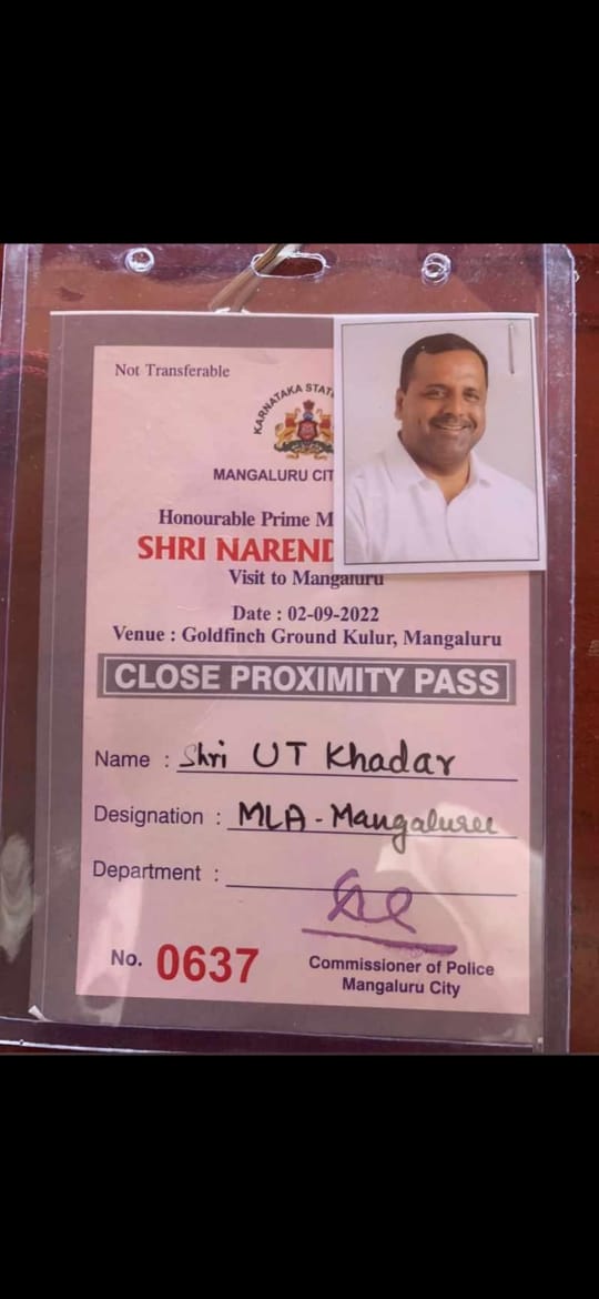 KulalApz's tweet photo. @Nithin_bndry @utkhader Ottayad leidini imberen thojod paapa 😂😂😂 https://t.co/IicuWT5MEv