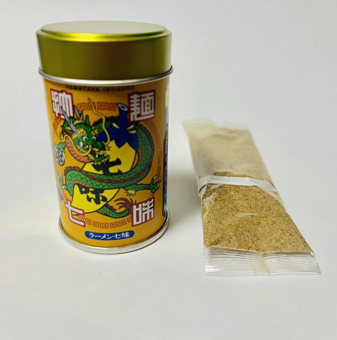 八幡屋礒五郎のラーメン七味お土産でもろた胡椒と七味が効いてていい感じ!早くコレでラーメン食べたいこれのカレー七味も美味しかったからリピートしたいんだ 