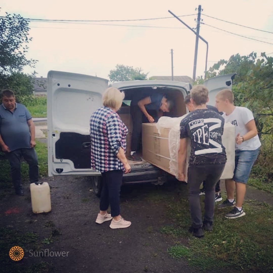 SunflowerRelief's tweet photo. Crucial home supplies delivered to a 10-person orphan family in Ukraine!

Home nessesities including a washing machine, refrigerator and electric kettles were delivered to the Tselukhin family based in Rubizhne, Ukraine. 

Support Sunflower - https://t.co/ptDBNd2fZR https://t.co/rE9CixKVZP