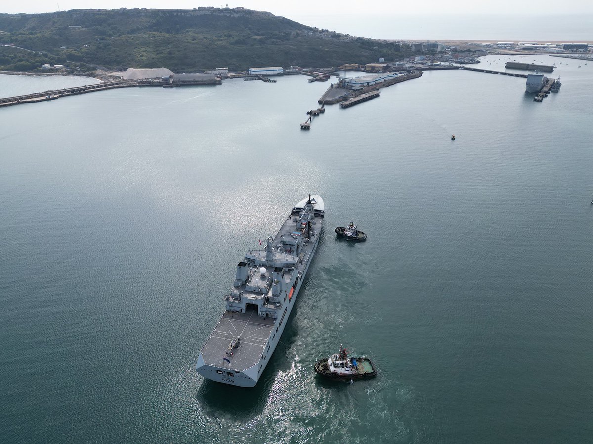 CaptAliClack's tweet photo. 7047 @RFATideforce entering @portland_port this sunny afternoon https://t.co/XUcDY1M9D6