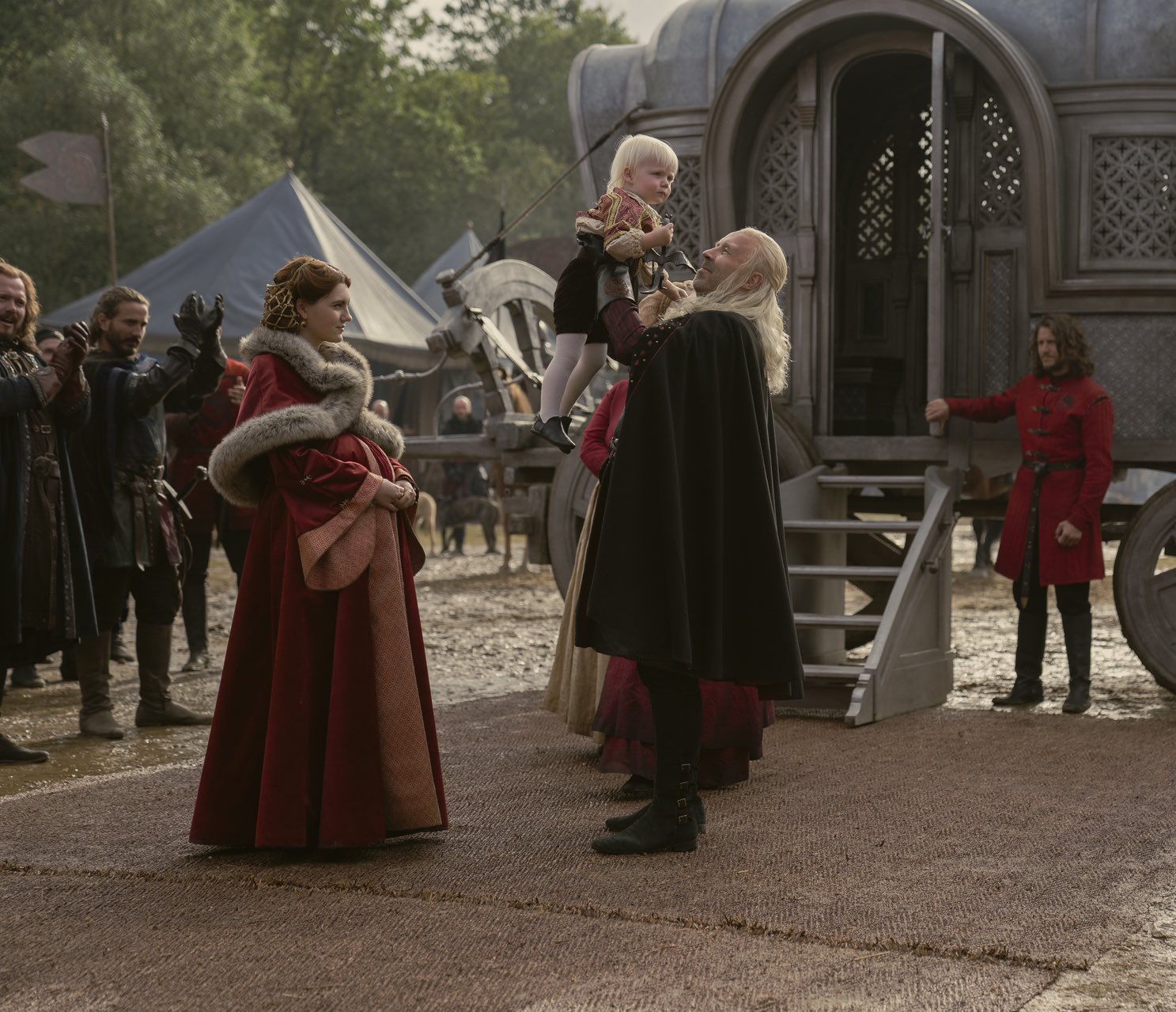 westerosies on Twitter: "King Viserys with Queen Alicent and Prince Aegon II in Episode 3 #HouseOfTheDragon #hotd https://t.co/G1qg0CaIKK" / Twitter