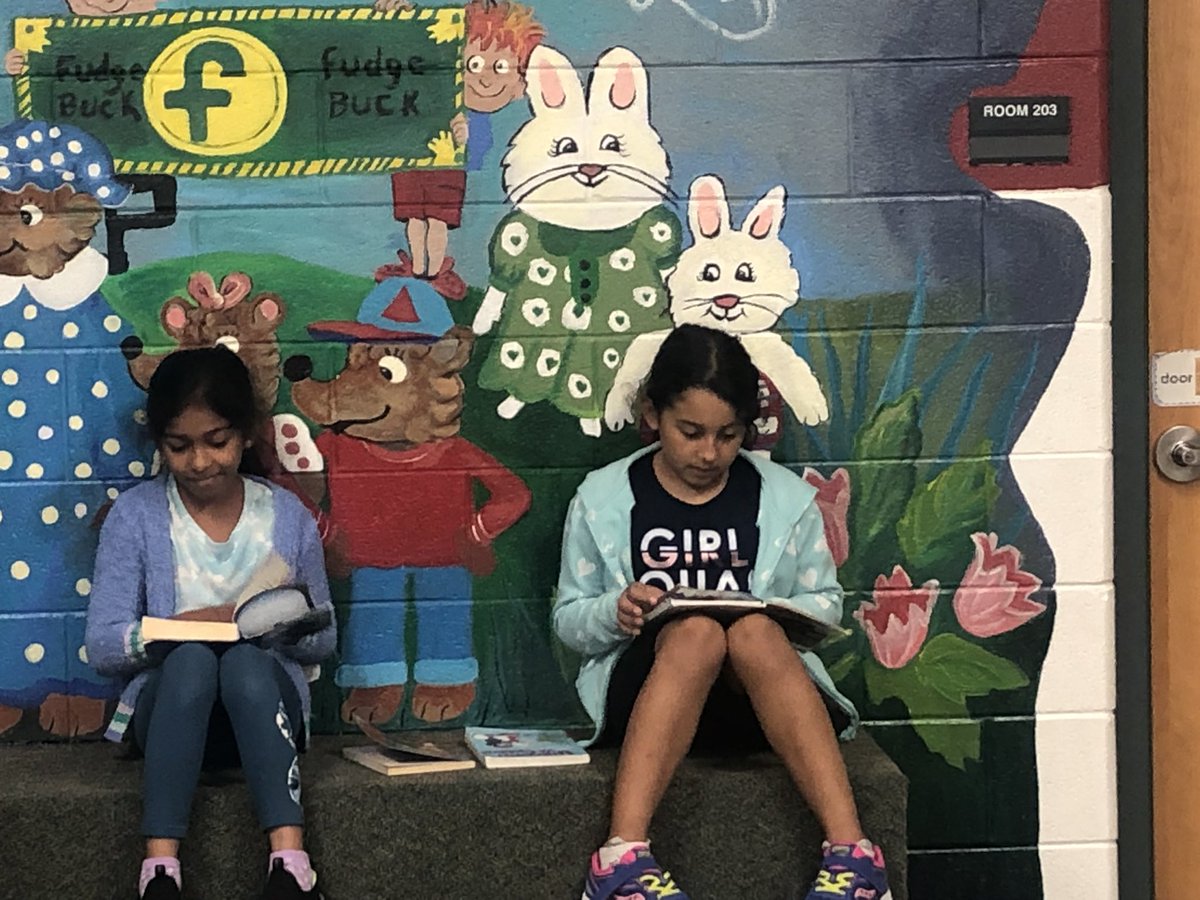 ForestView4th's tweet photo. Our first book 📚 check out was a blast!  #books #read @CCSD59 @D59ForestView https://t.co/8bXOGFtxtH