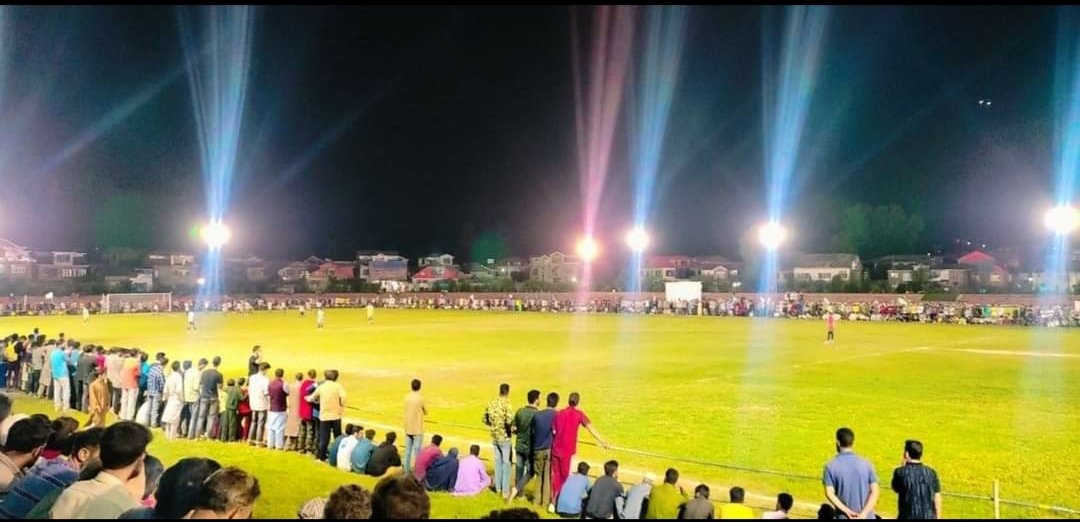 Inam65295377's tweet photo. Sports Fever In Bandipora , Nights Turned Into Days. This Is How SK Stadium Looks At Night ,Shines Like Day, People Are Out Of Their Shelters.Taking Ease , Enjoying The Game. Efforts Of Admin @owais_ias Applauded @OfficeOfLGJandK @manojsinha_ https://t.co/yUHgbh7ZeT