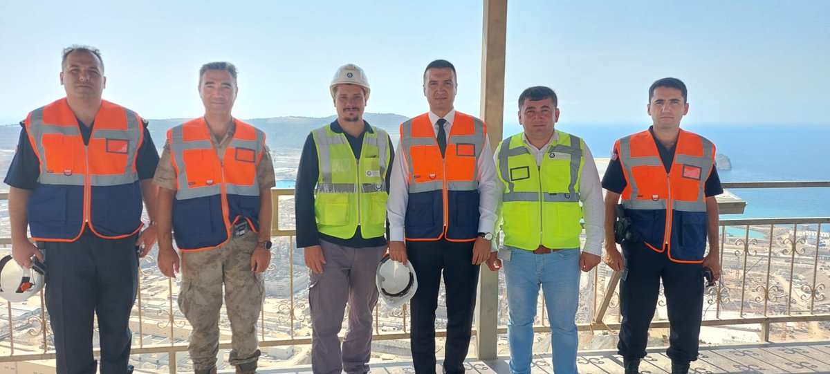 GulnarKaymakam's tweet photo. Sayın Kaymakamız Musa AYYILDIZ  İlçemiz Büyükeceli Mahallesinde yapımı devam eden  Akkuyu Nükleer Güç Santrali inşaatı hakkında bilgi aldı ve inşaat sahasında incelemelerde bulundu. https://t.co/mEjNKo739A