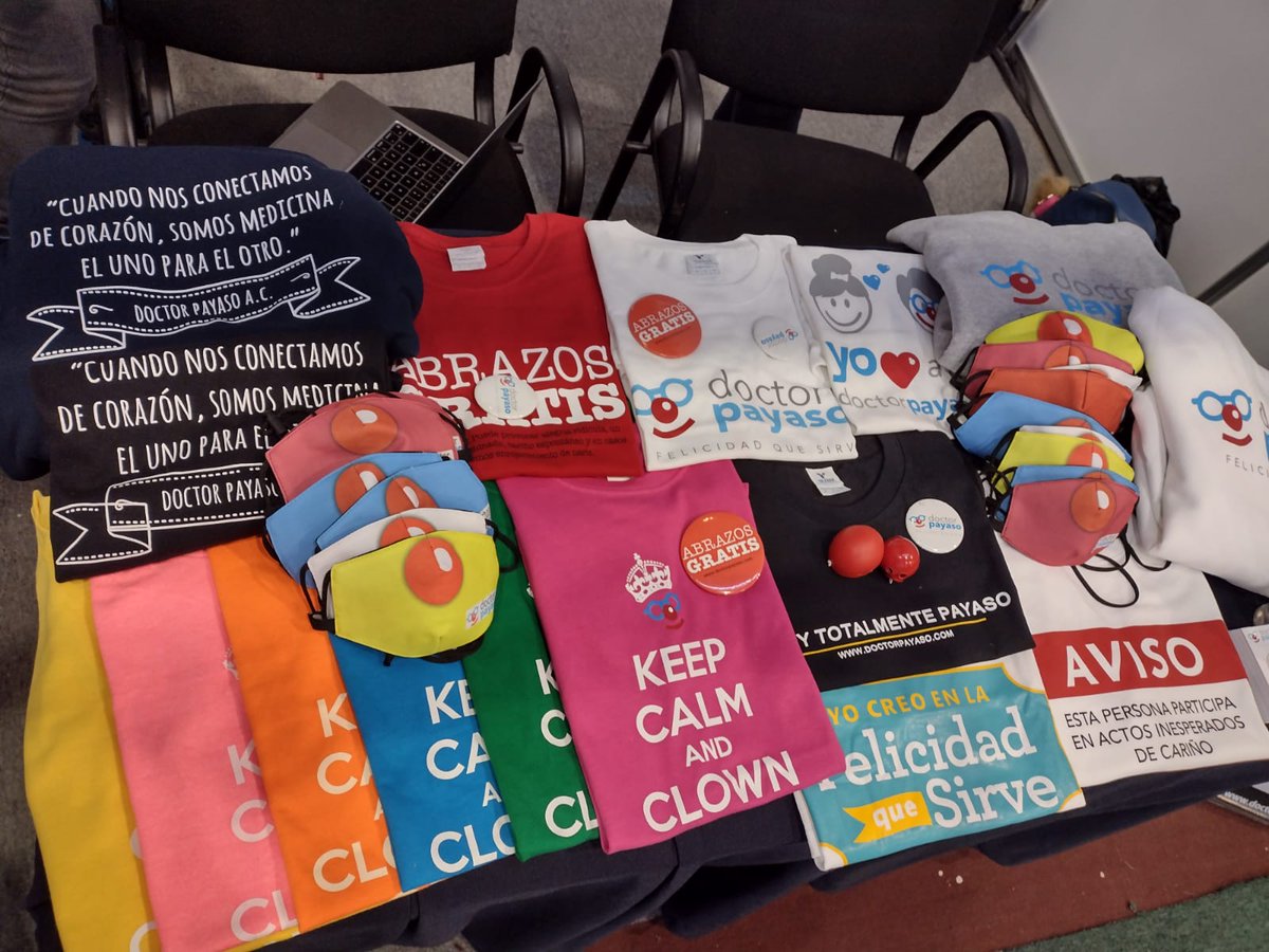 Doctorpayasoac's tweet photo. Nuestro segundo día en @ExpoMEDMexico, ¡ven a visitarnos! Te platicaremos de la próxima Certificación en ClownCare, de nuestra experiencia como voluntarios, de las pláticas de bienestar y resiliencia para el personal del sector salud. Déjate contagiar por la #felicidadquesirve https://t.co/4qTYaZIKad