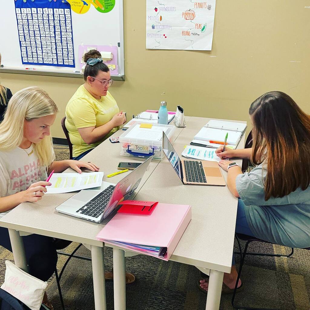 KFR_MathEd's tweet photo. Students are collaborating to present on the Strands of Mathematical Proficiency. Building our knowledge to further develop our lessons and teaching! #troyteachered #mtbos #iteachmath #elemathchat #addingitup https://t.co/VQNeYCTrXd https://t.co/neWLCgeCqZ