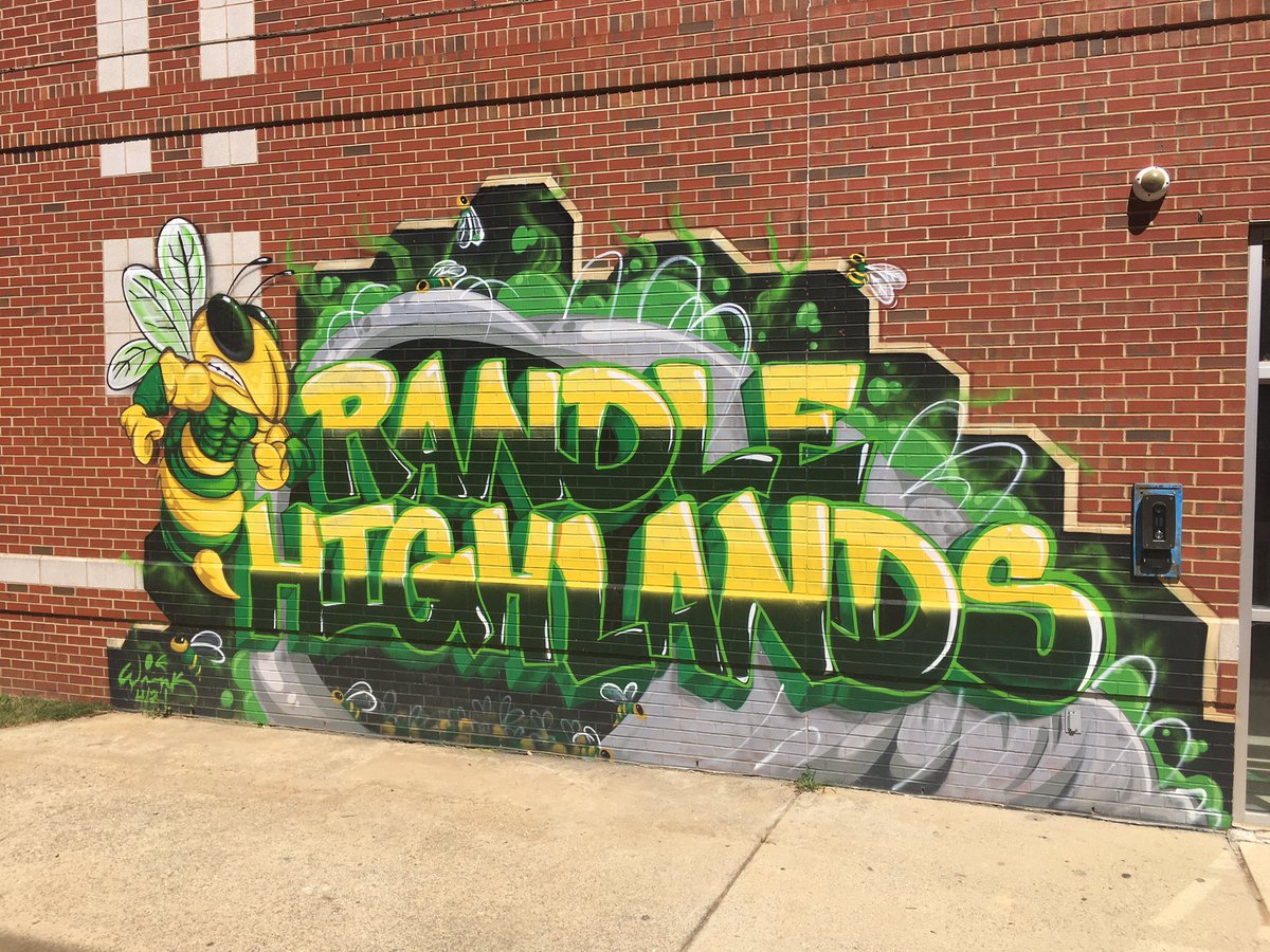 RandleHighlands's tweet photo. 🎓 It’s an exciting day in the #RandleHighlands community, after two decades sitting empty the old @RandleHornets school on 30th Street has officially reopened as an early learning center! Thank you, @MayorBowser for helping to breathe life back into this historic building! #RHDC https://t.co/upWgQrU0Ga