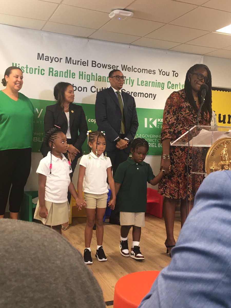 RandleHighlands's tweet photo. 🎓 It’s an exciting day in the #RandleHighlands community, after two decades sitting empty the old @RandleHornets school on 30th Street has officially reopened as an early learning center! Thank you, @MayorBowser for helping to breathe life back into this historic building! #RHDC https://t.co/upWgQrU0Ga