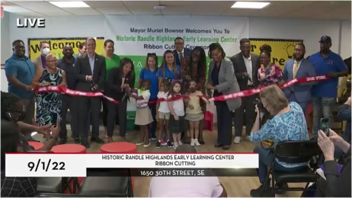 RandleHighlands's tweet photo. 🎓 It’s an exciting day in the #RandleHighlands community, after two decades sitting empty the old @RandleHornets school on 30th Street has officially reopened as an early learning center! Thank you, @MayorBowser for helping to breathe life back into this historic building! #RHDC https://t.co/upWgQrU0Ga