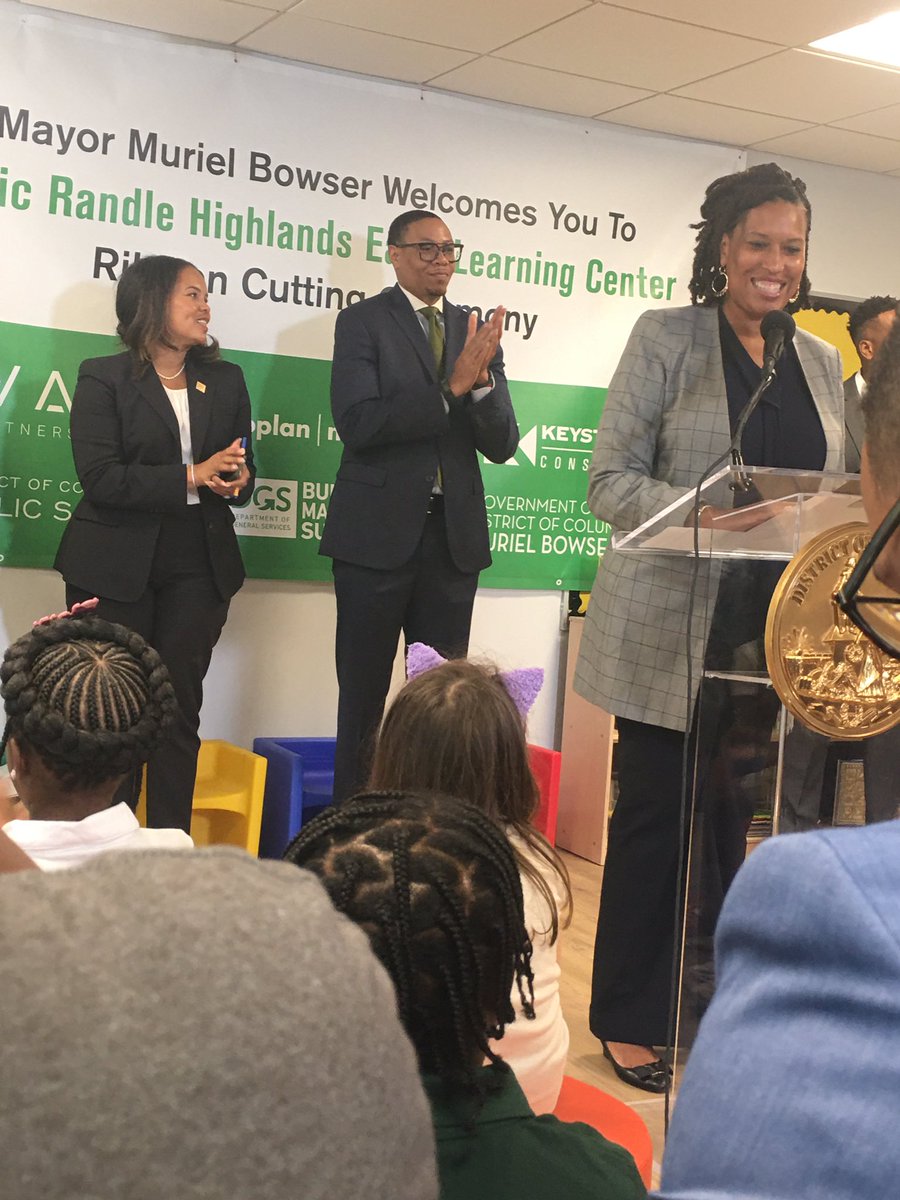 RandleHighlands's tweet photo. 🎓 It’s an exciting day in the #RandleHighlands community, after two decades sitting empty the old @RandleHornets school on 30th Street has officially reopened as an early learning center! Thank you, @MayorBowser for helping to breathe life back into this historic building! #RHDC https://t.co/upWgQrU0Ga