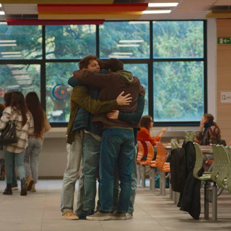 itsmetheguru's tweet photo. La cosa migliore di questa serie rimane l’amicizia tra i contrabbandieri il loro rapporto è unico, puro e così vero #skamitalia #skamitalia5 https://t.co/AWvD2apgrj