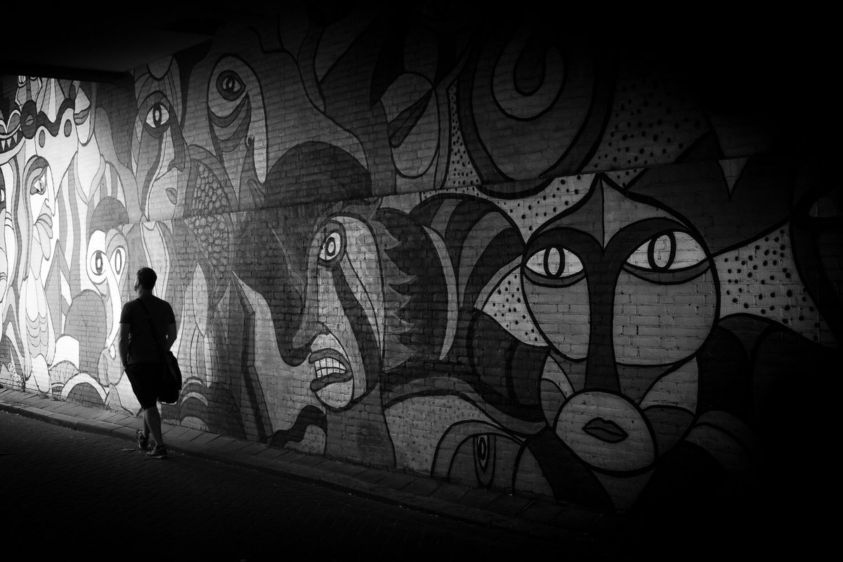 DEM57557279's tweet photo. VOODOO CHILD
#ROTTERDAM.VIII.2022
#(DEM) #deminbrackets #parenthesedemparenthese

#streetphotos #bnwphotography  #bnwmood #blackandwhitephoto
#travelphotography #bnw_artstyle #Rotterdam #architecture #streetart #streetphotography #silhouette https://t.co/WOdDHYTI3W