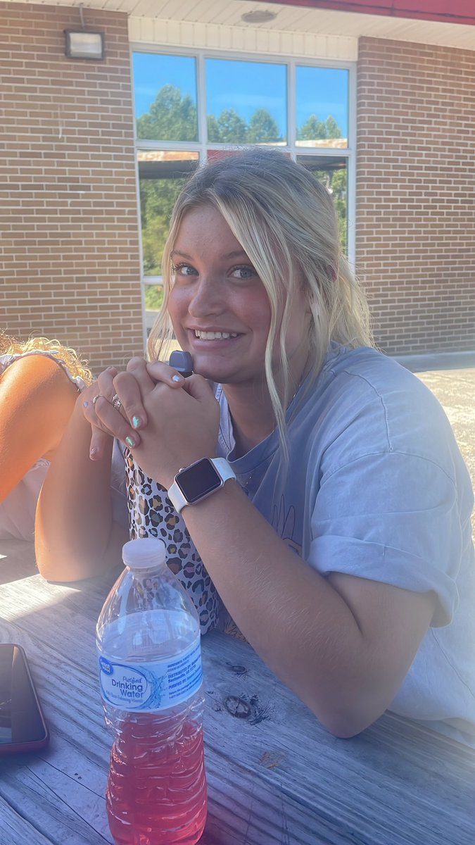 bbgunisbomb's tweet photo. first tennessee game today! go vols! #bff https://t.co/nkZ99WYXpC