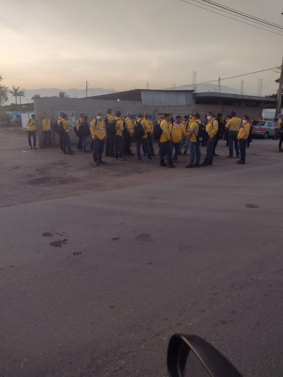 NeguraSoy's tweet photo. Por la dignidad de un pueblo que sufre #BarrancasLaGuajira #ParoPorElAgua https://t.co/n5Cq0muFb9