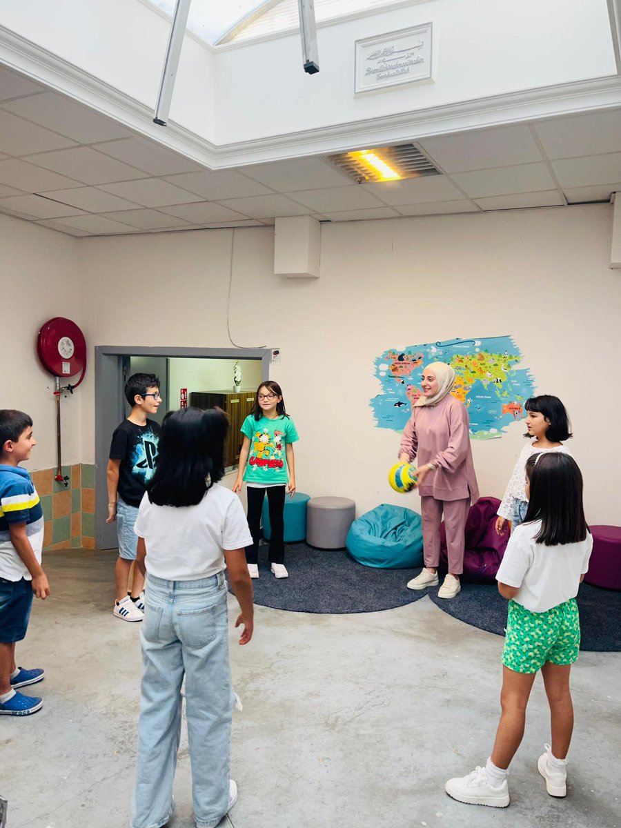 maarifBE's tweet photo. ‘Onderwijs maak je samen!’ 📚👧🏻👦🏻
📸 Instagram: maarifbe
👤Facebook: Maarif Belgium
💭Website: https://t.co/PkI3ZFKKED
📱Whatsapp: 0492 78 57 31
#maarif #education #eğitimedeğer #teamgent #maarifbelgium #maarifvakfı https://t.co/J4O2gFwI5P
