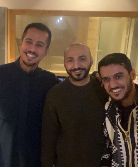 تجيني يختلف حالي واحس الوقت في صفّي
كأن الوقت يضحكلي بعد ماكان مشقيني

تجيني وكل مافيني على جيّتك متحفّي
كأني مت بغيابك وجيت  اليوم تحييني !

#كل_الخطا